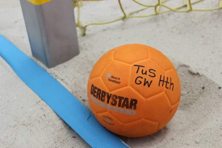 Beachhandball im Sand